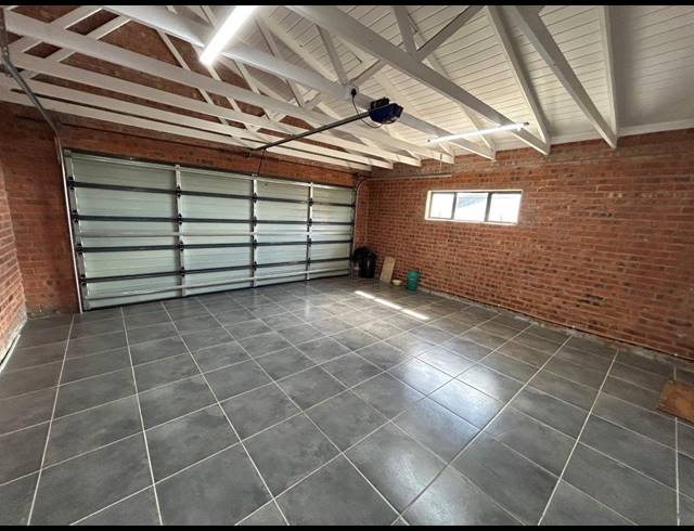 3 BEDROOM HOUSE FOR SALE IN PARADISE BEACH